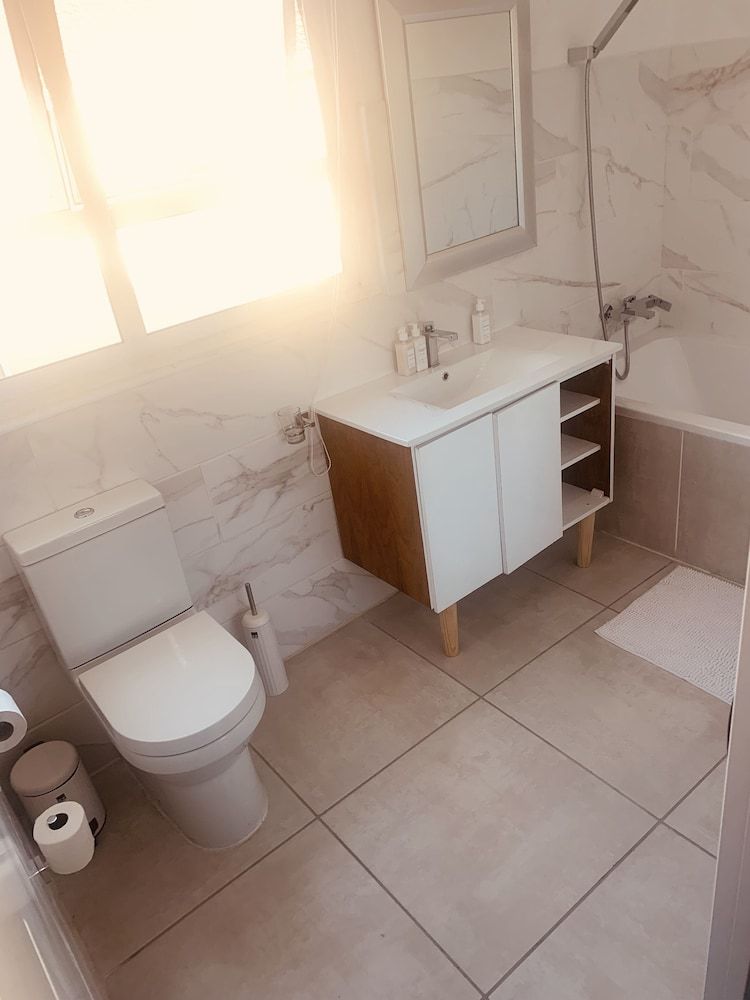 Pamba On 131 Family Room, Mountain View 10