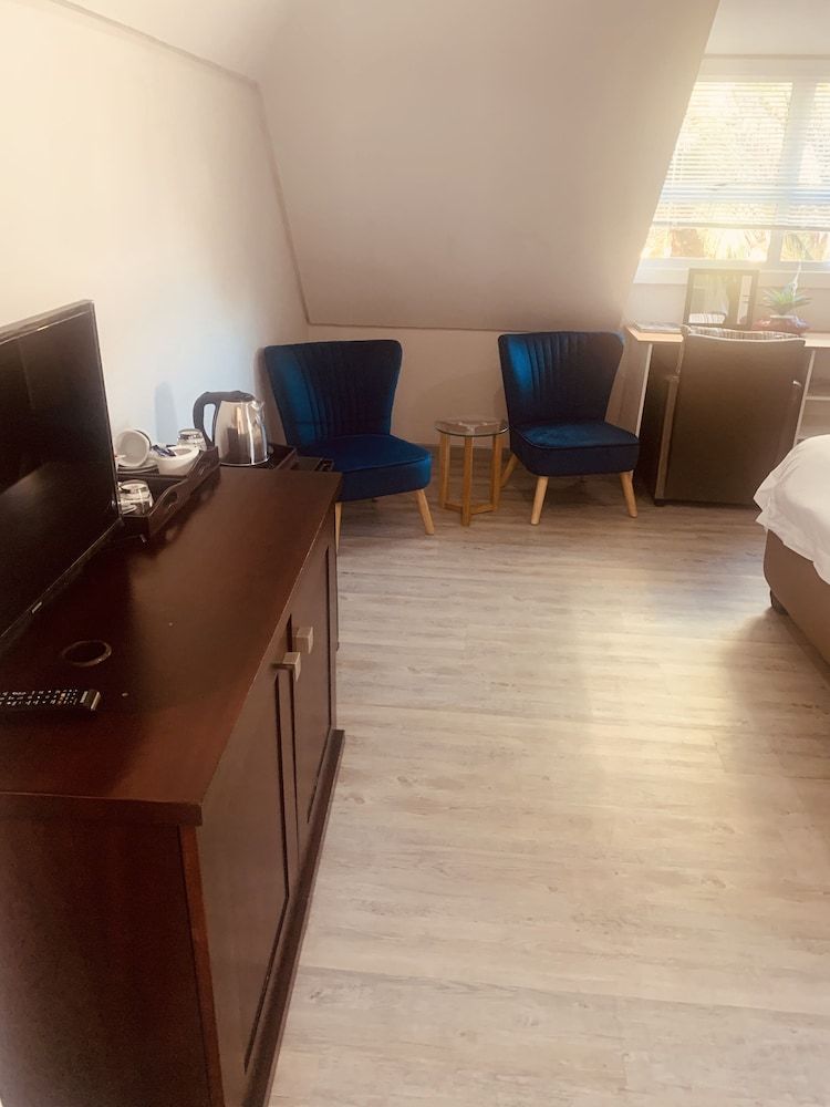 Pamba On 131 Family Room, Mountain View