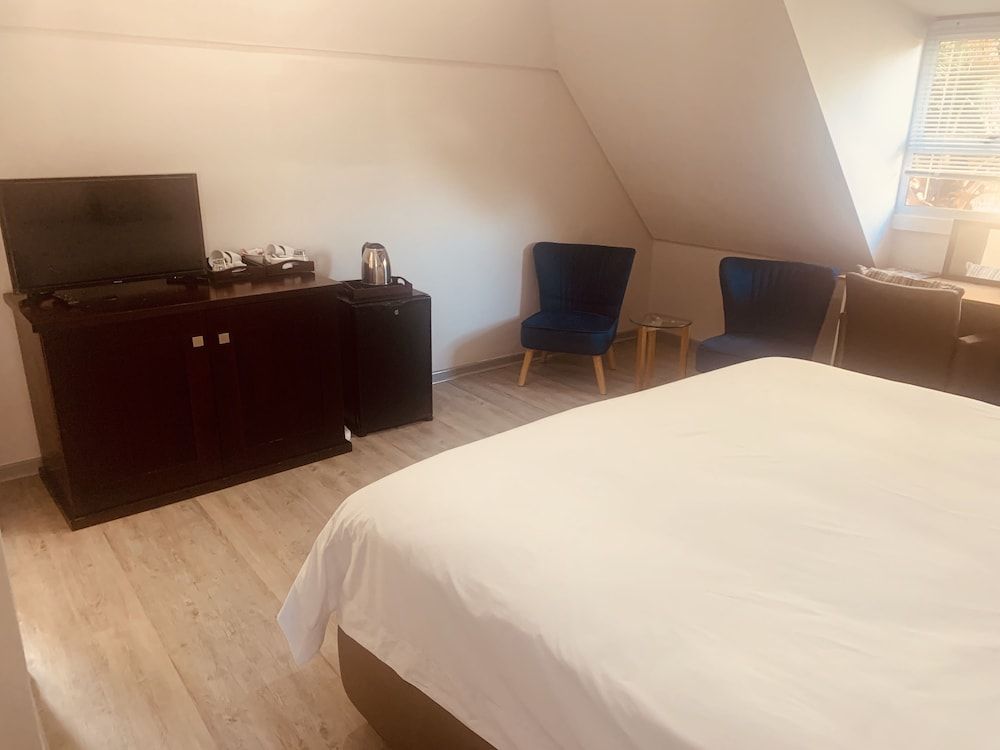 Pamba On 131 Family Room, Mountain View 4