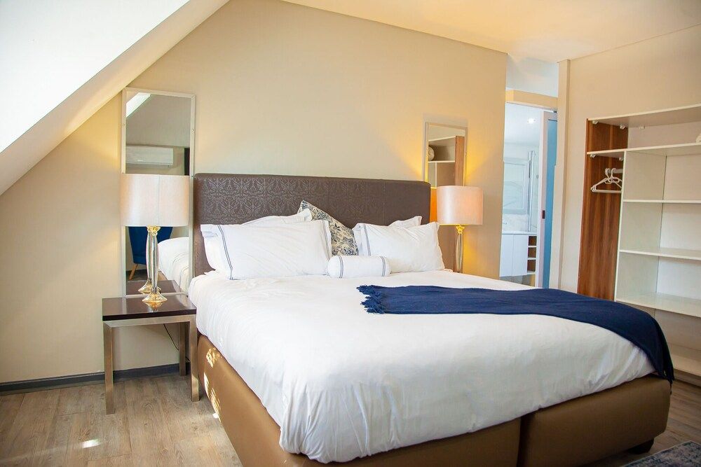 Pamba On 131 Family Room, Mountain View 12