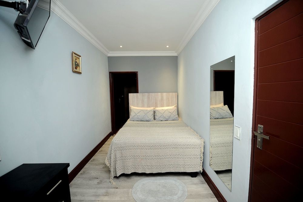 undefined Elly Lodge 5