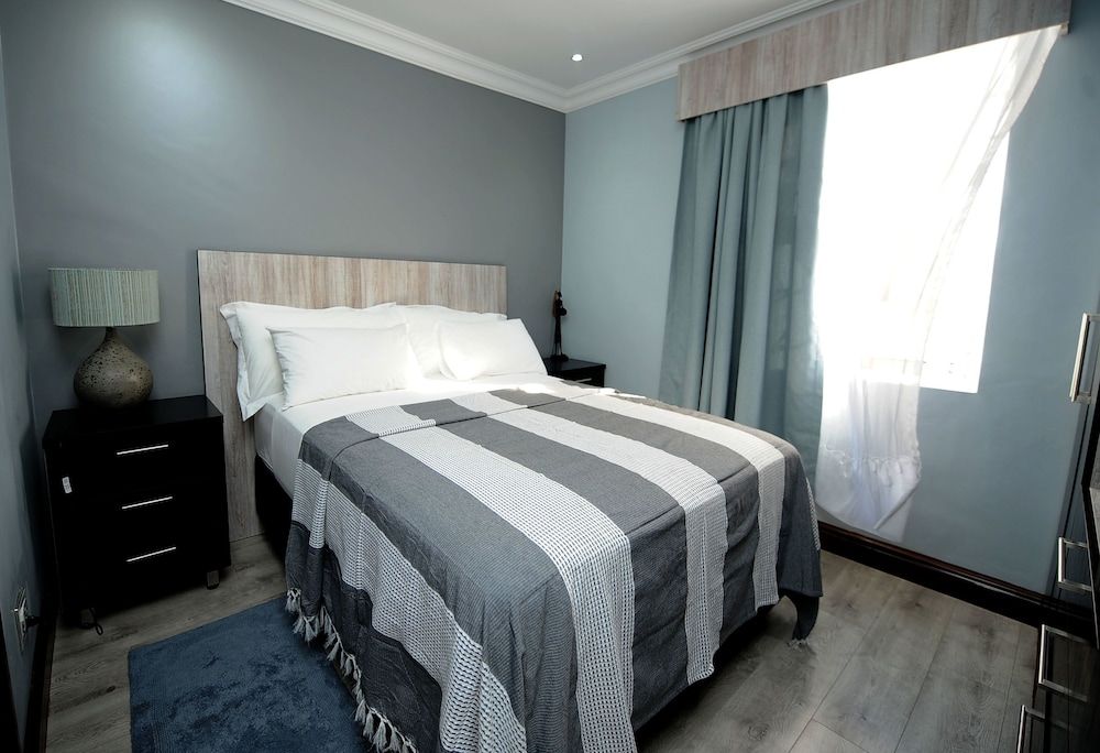 undefined Elly Lodge 6