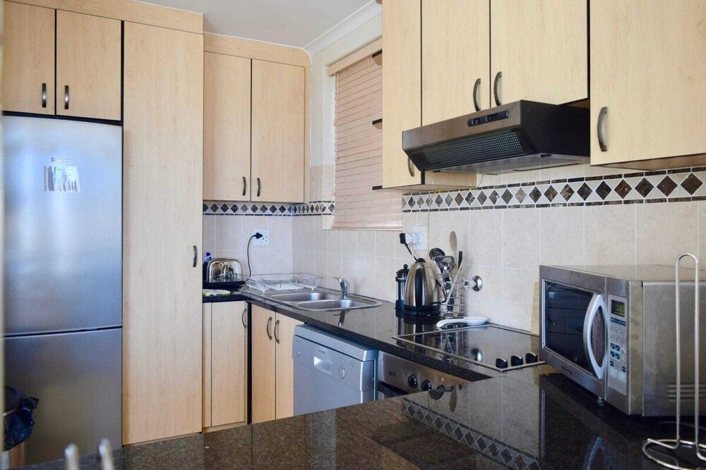 undefined Cozy 2 Bedroom Nestled Under Devils Peak 10