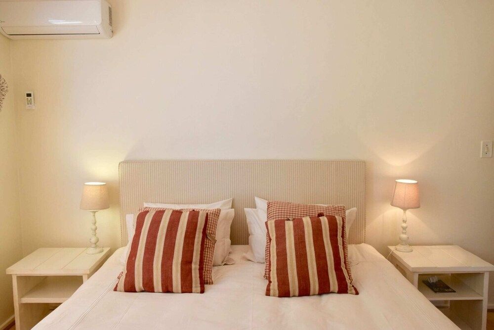 undefined Cozy 2 Bedroom Nestled Under Devils Peak 7