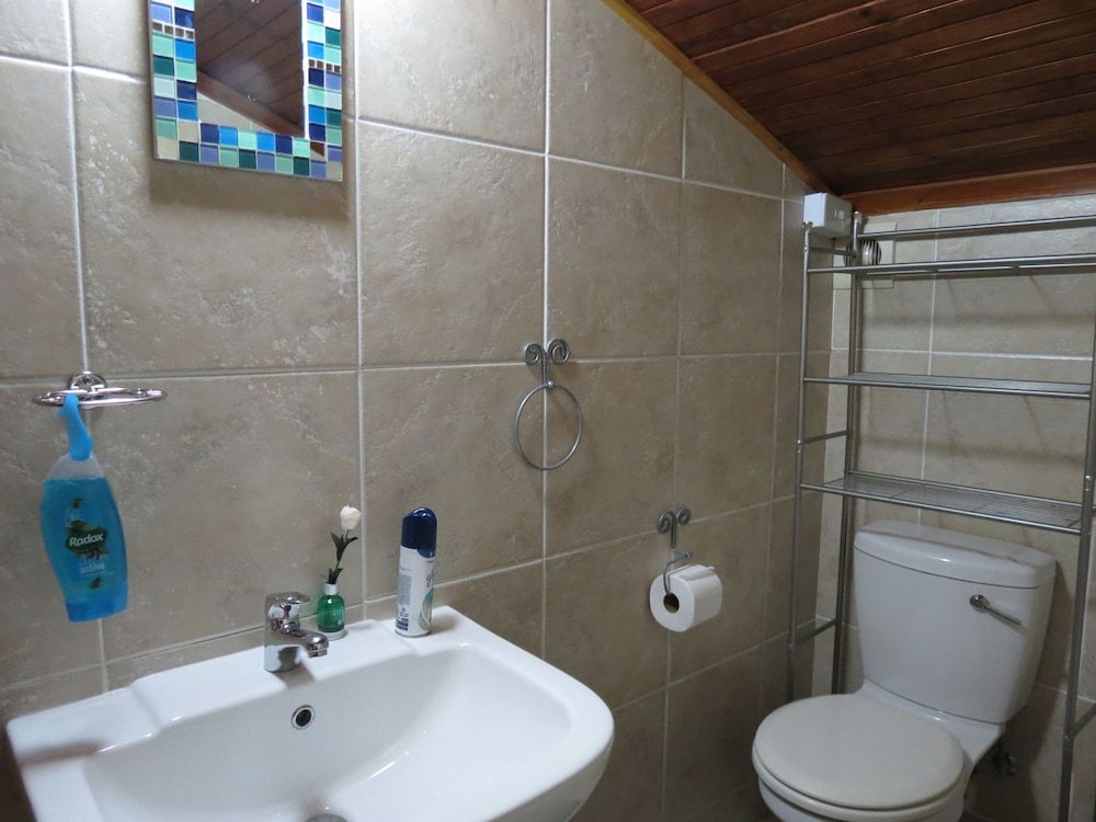 Three Spruce Standard Twin Room 7