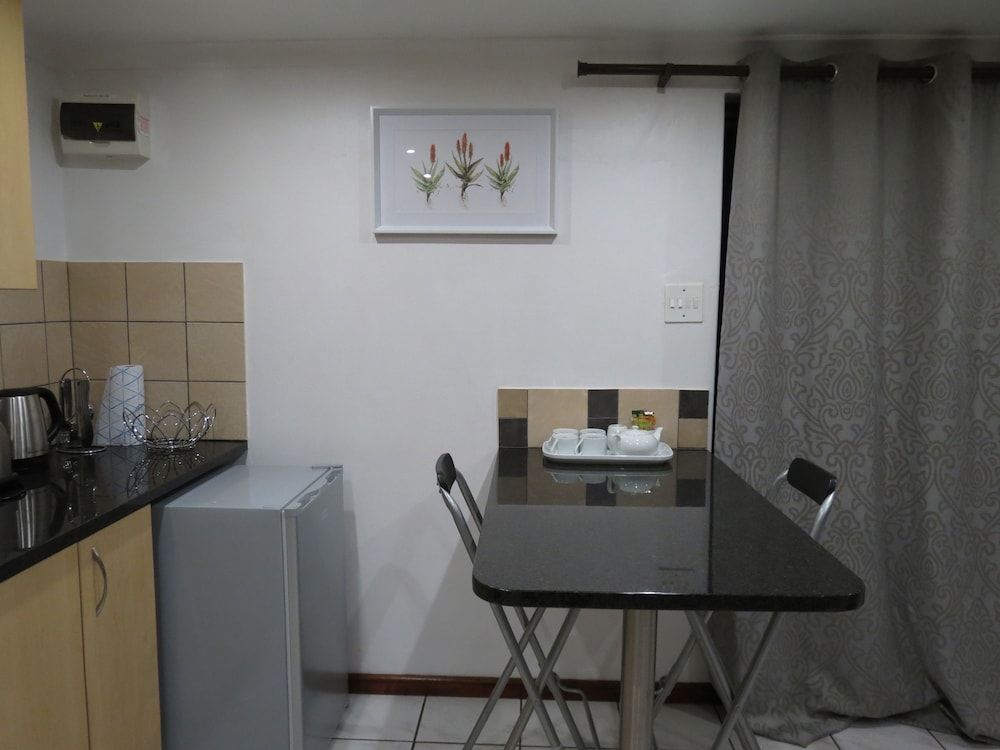 Three Spruce Standard Twin Room 18