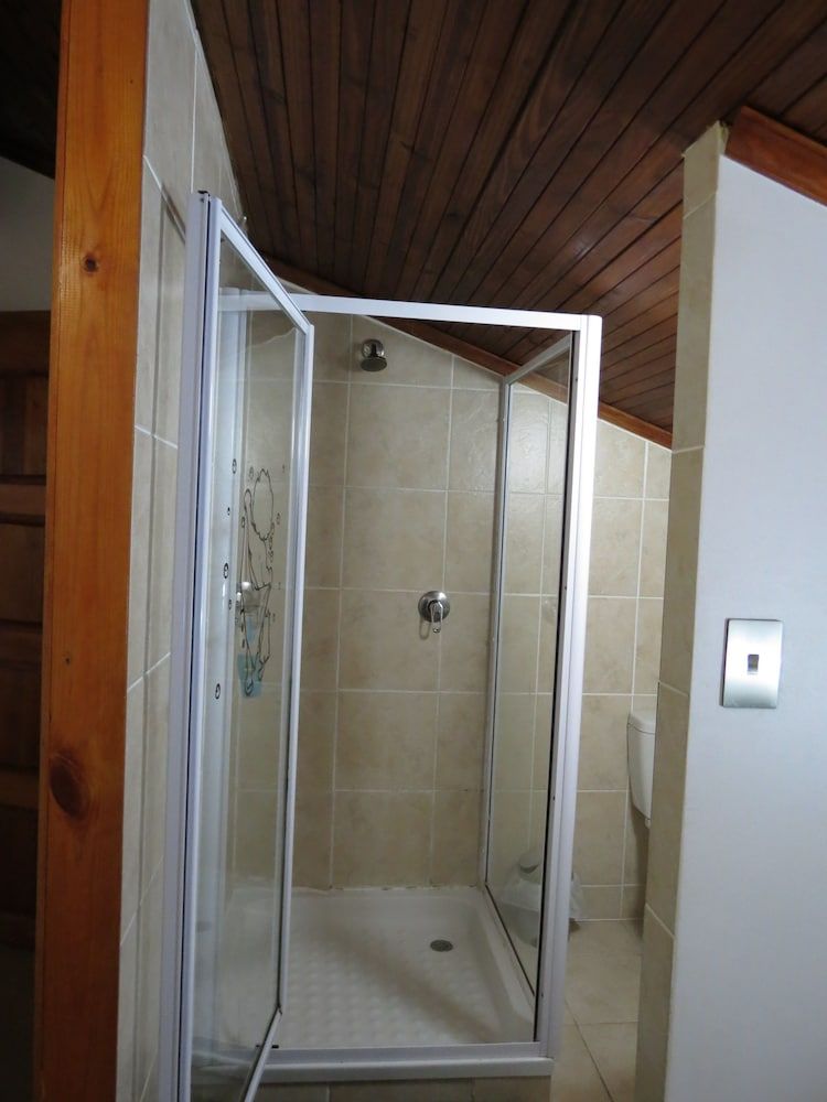 Three Spruce Standard Twin Room 12