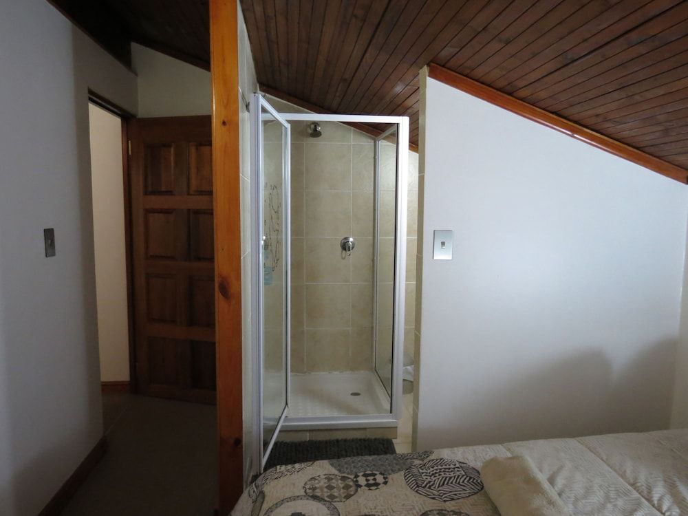 Three Spruce Standard Twin Room 10