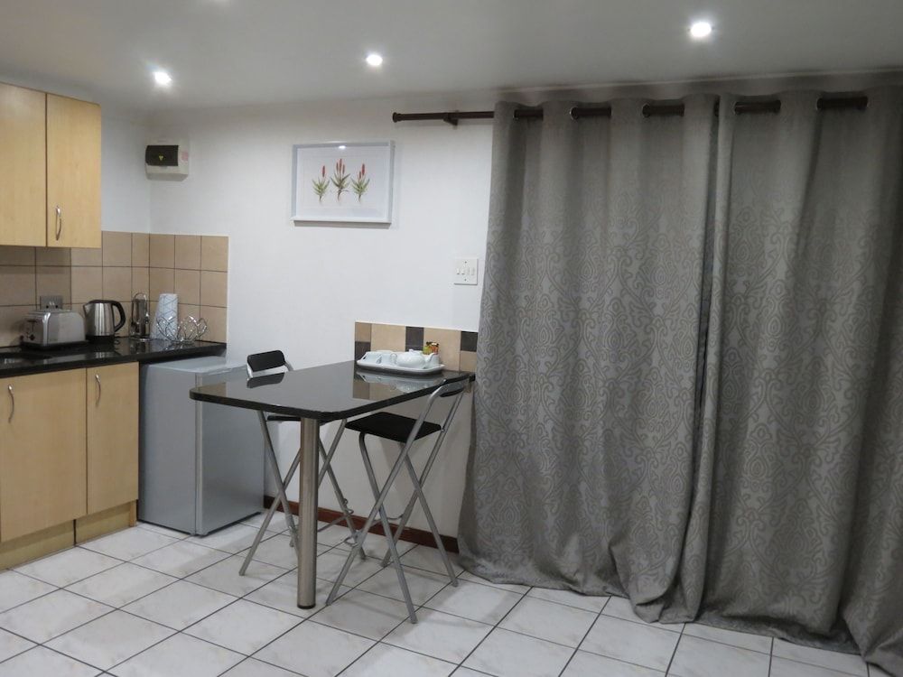 Three Spruce Standard Twin Room 24