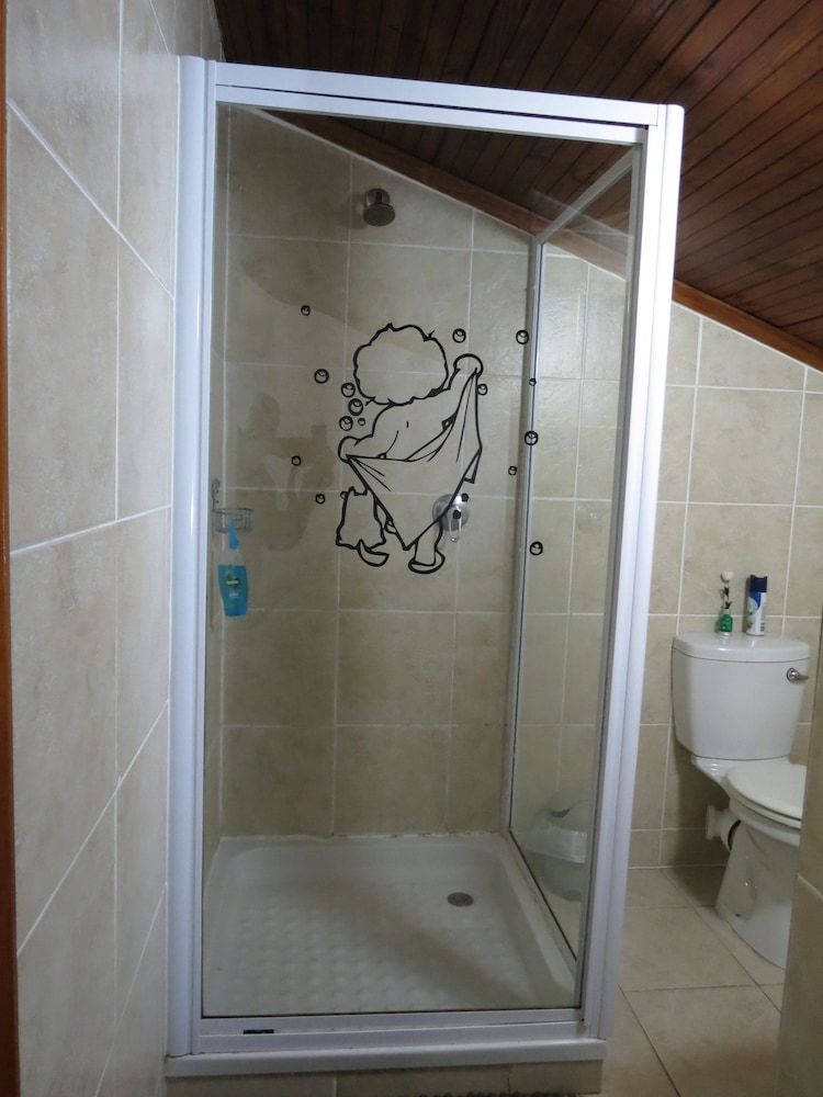 Three Spruce Standard Twin Room 13