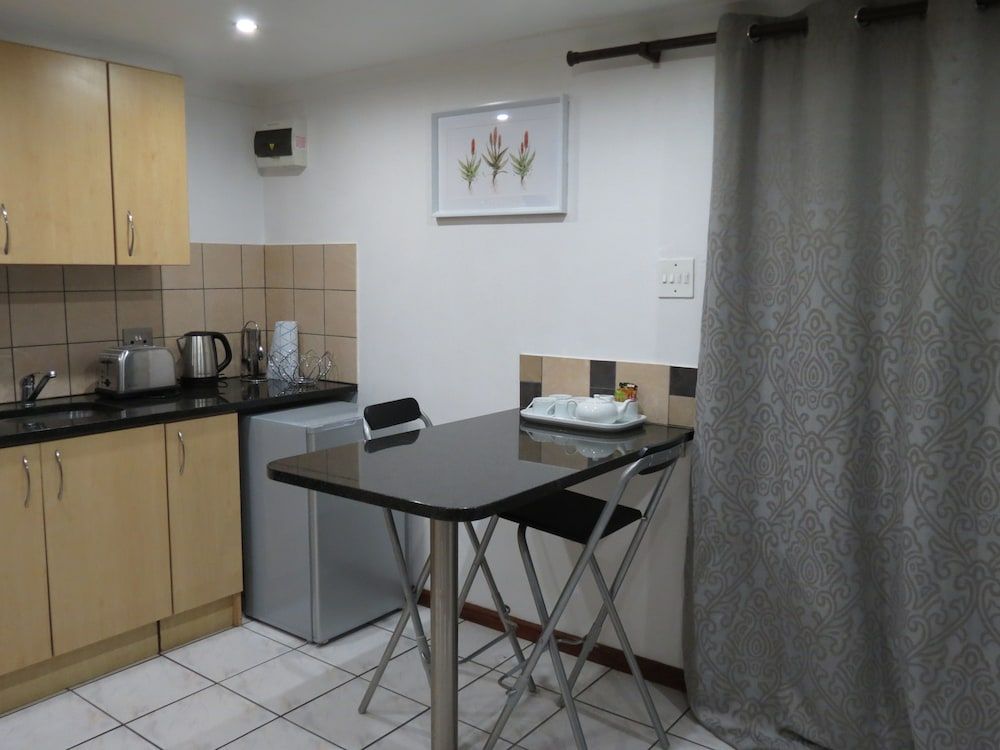 Three Spruce Standard Twin Room 19