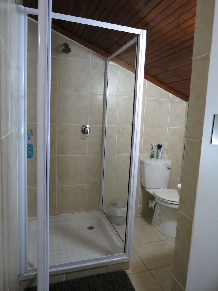 Three Spruce Standard Twin Room 14