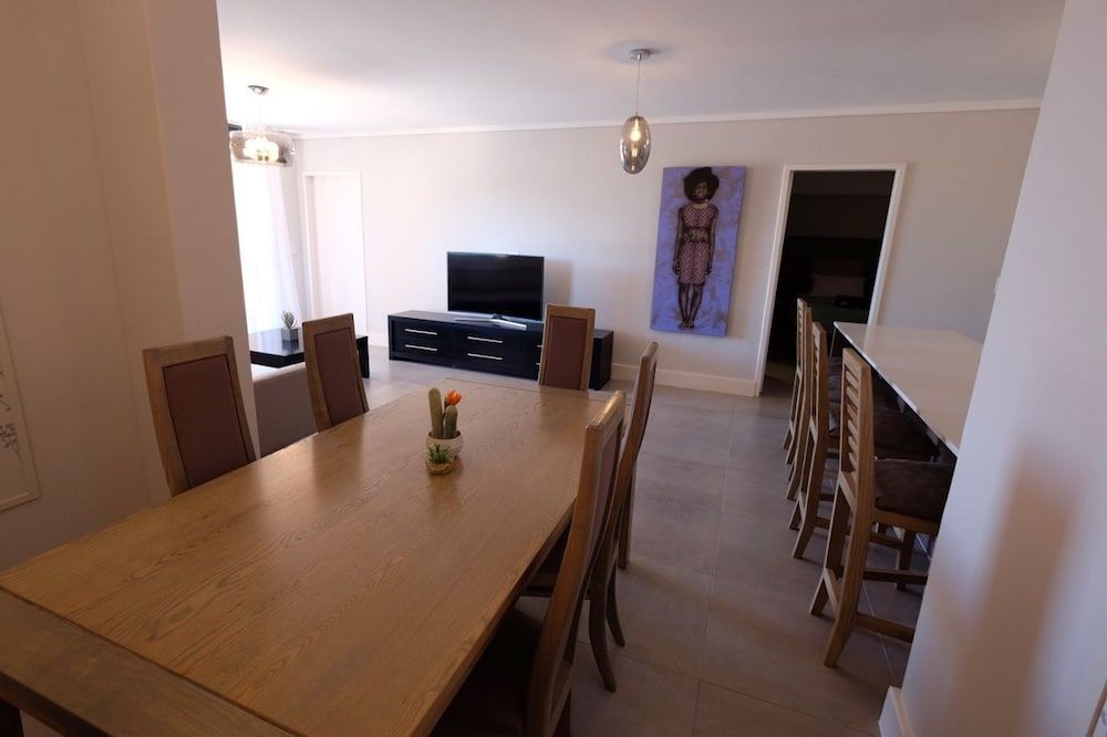 undefined Blou Inn - Century City 9