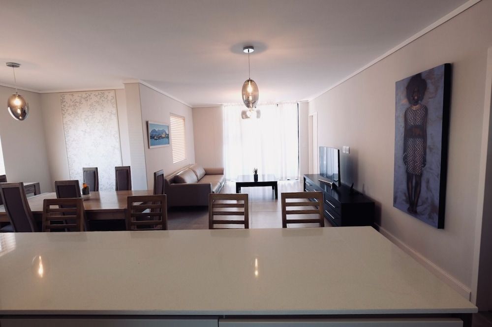 undefined Blou Inn - Century City 8