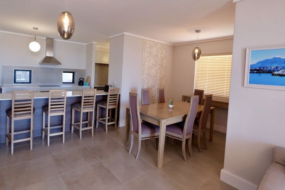 undefined Blou Inn - Century City 10