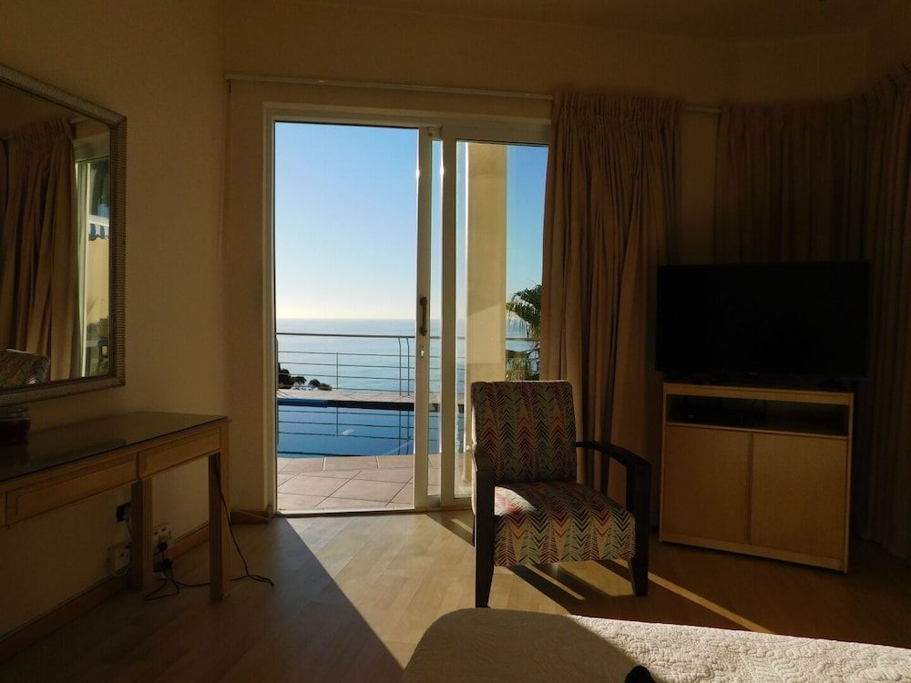 32 Top Road Fresnaye Standard Room 14
