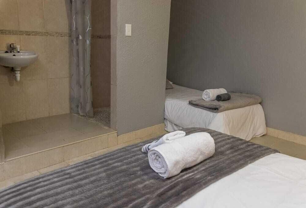 Cape Pine Guest House Family Room 3