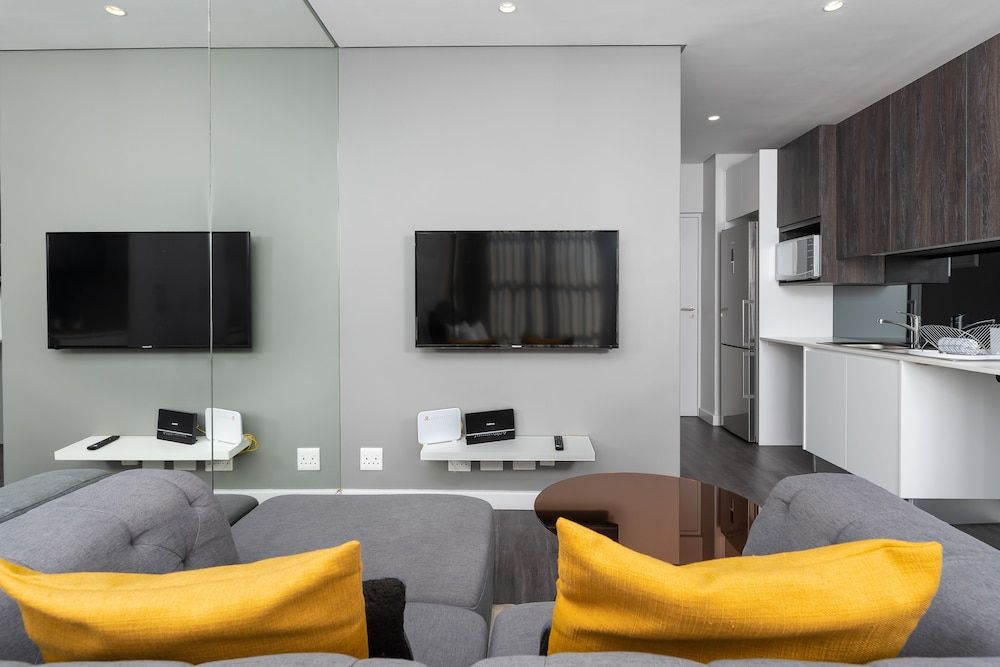 The Sentinel 1204 Studio 10