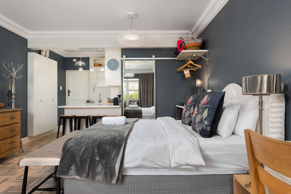 undefined Sandringham 23