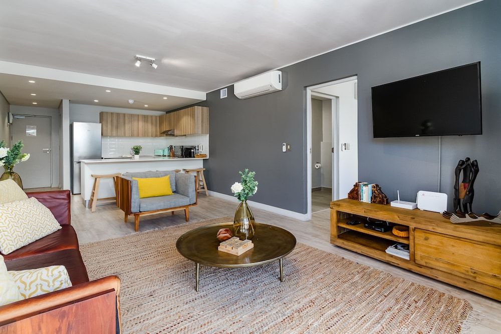 undefined Greenwich 405 3