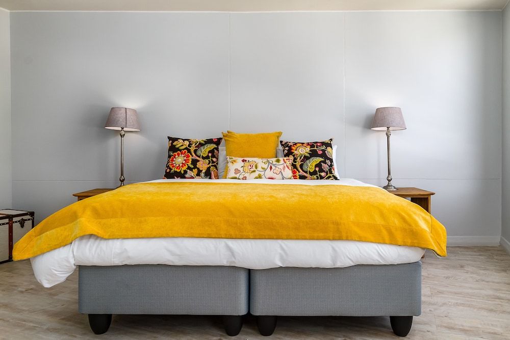 undefined Greenwich 405 7