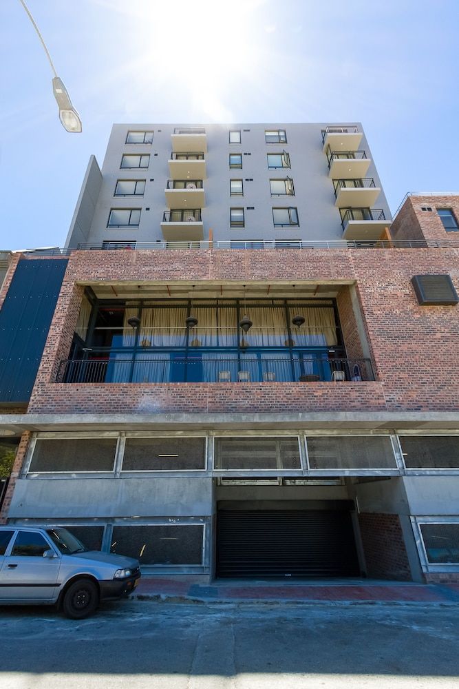 undefined Greenwich 405 2