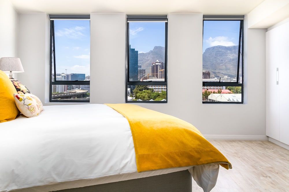 undefined Greenwich 405 6