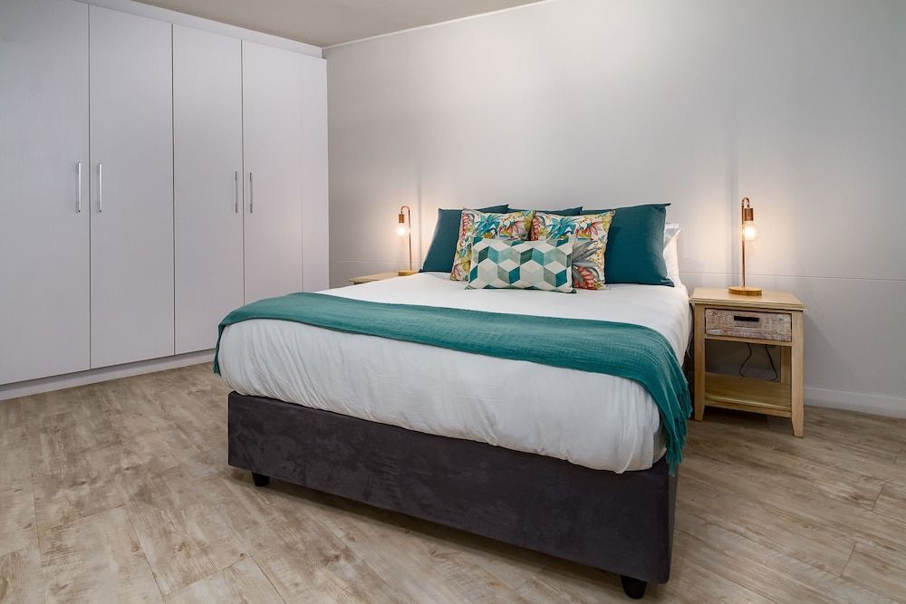 undefined Greenwich 405 4