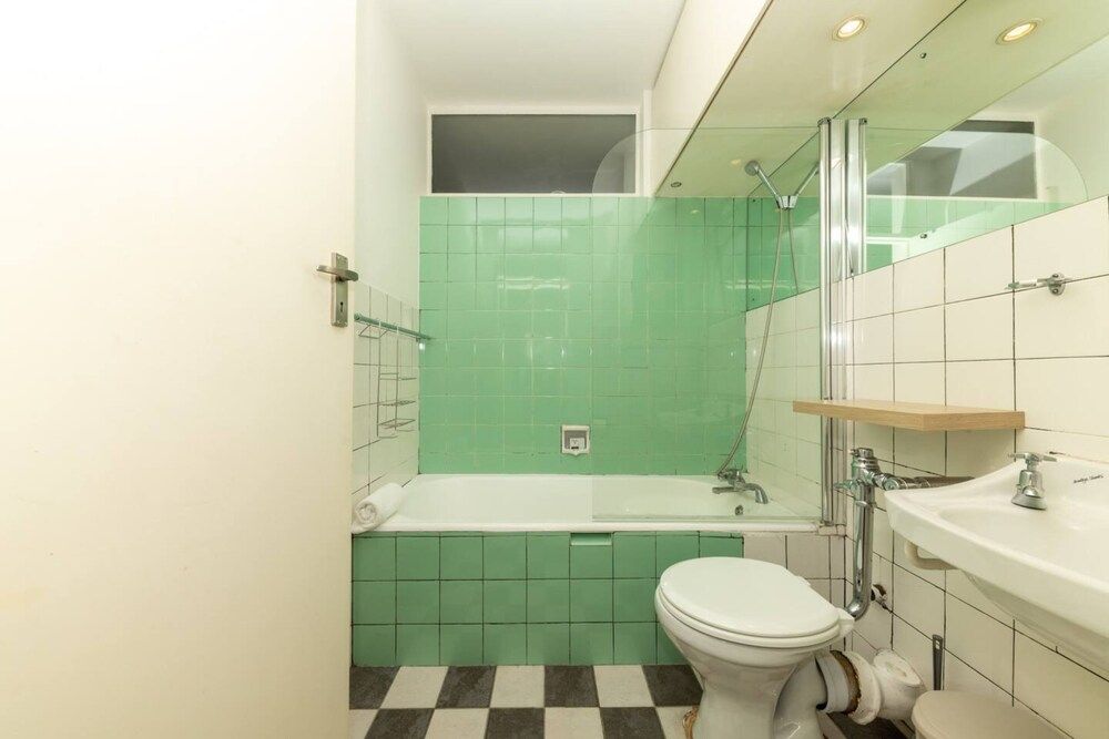 Central Urban Oasis With Garden View & Swimming Pool Studio (0 Bedroom) 12