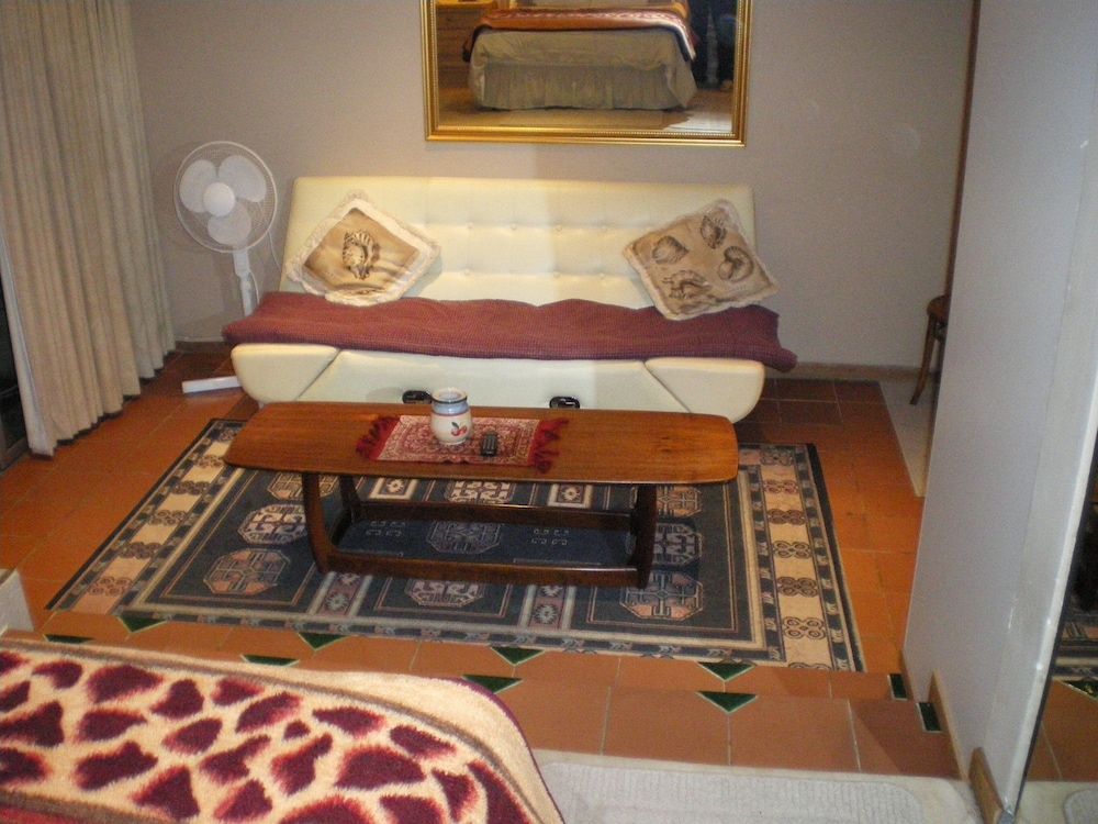 Aurora Guest Units Room (Fountain)