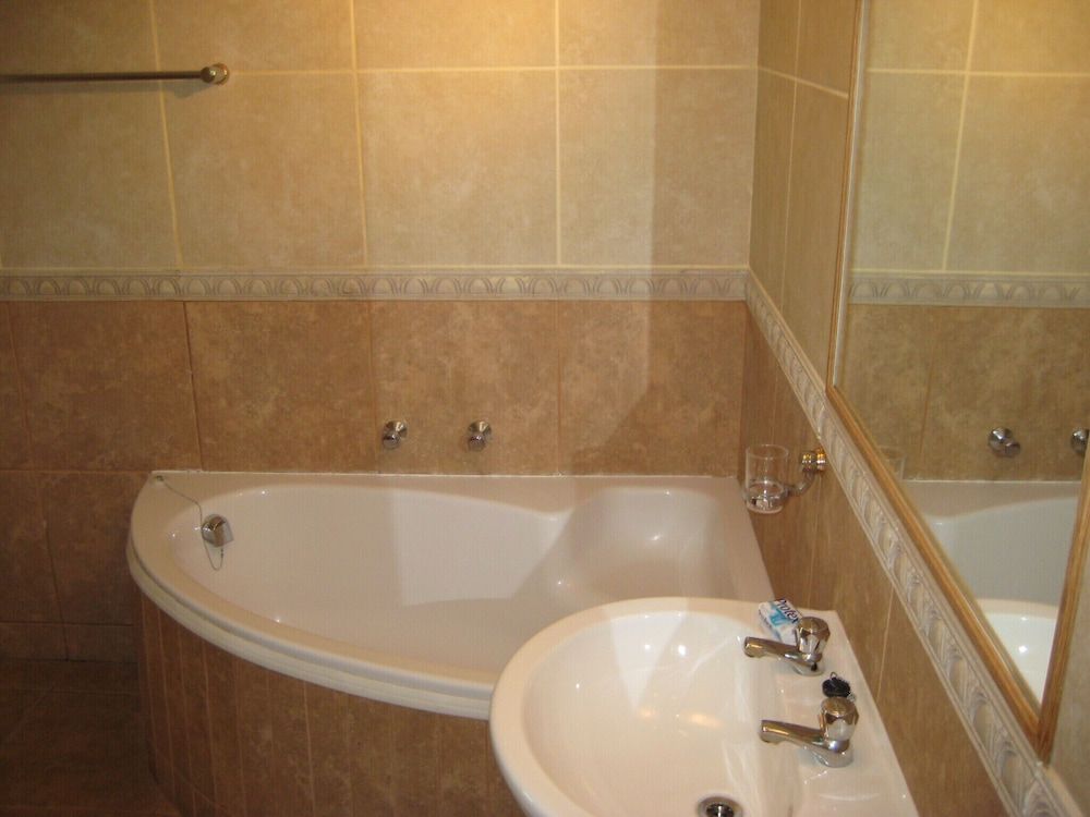 Aurora Guest Units Room (Fountain) 3