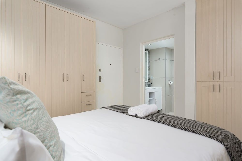 undefined Montclair 302 4