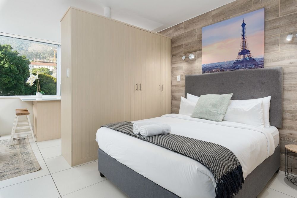 undefined Montclair 302 5