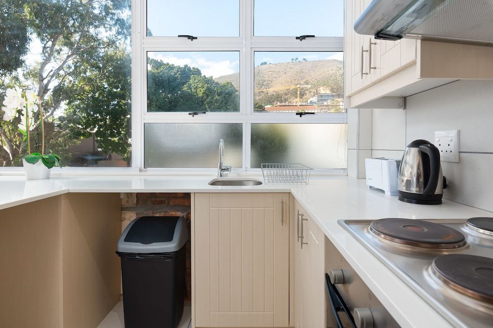 undefined Montclair 302 8