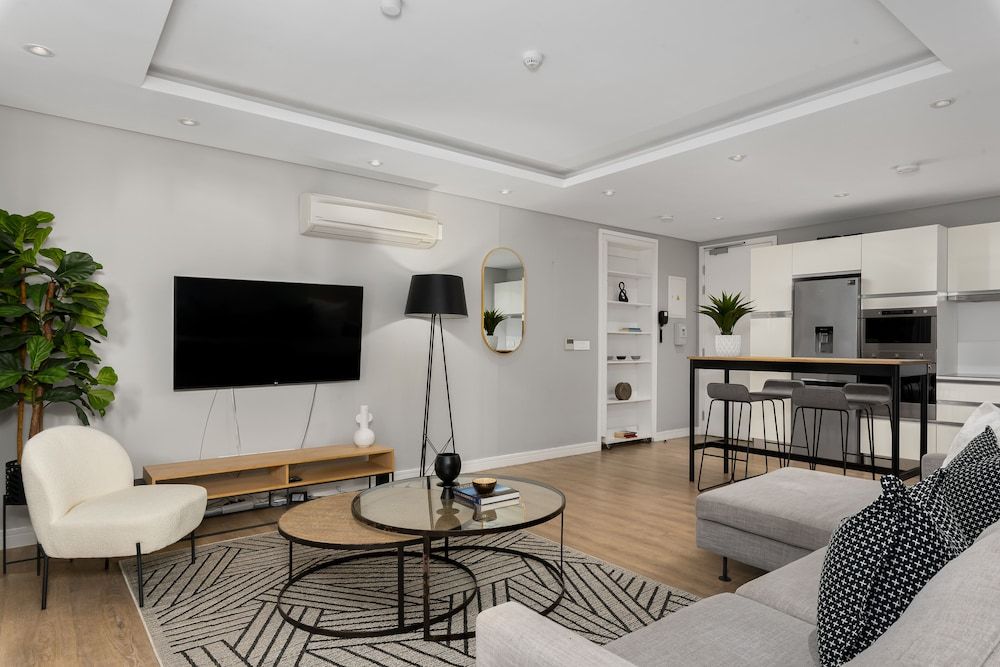 Best of Both Luxury Apartment 22