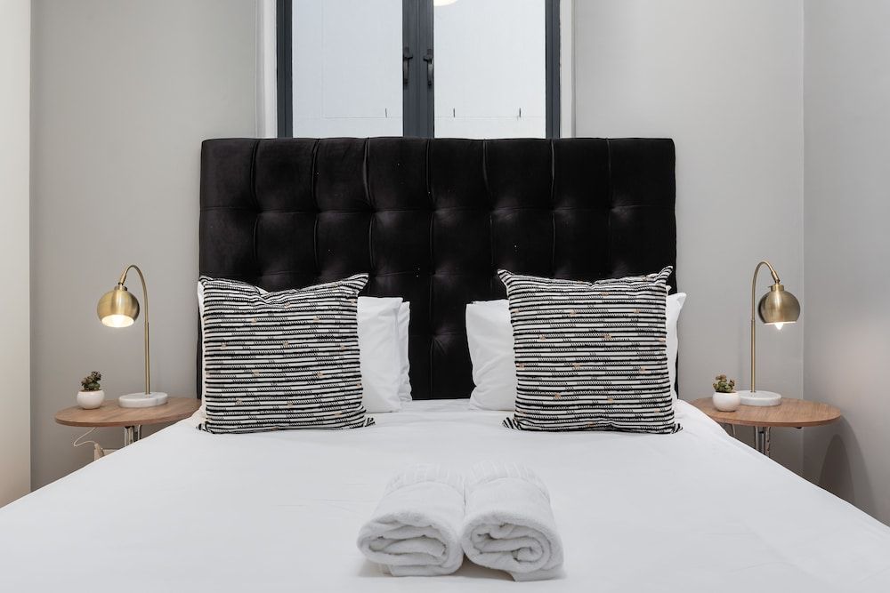 Warwick Mansions 8 Premier Apartment 11