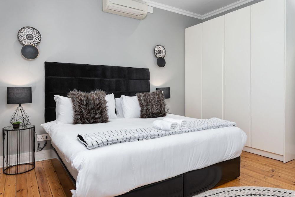 Warwick Mansions 8 Premier Apartment 8