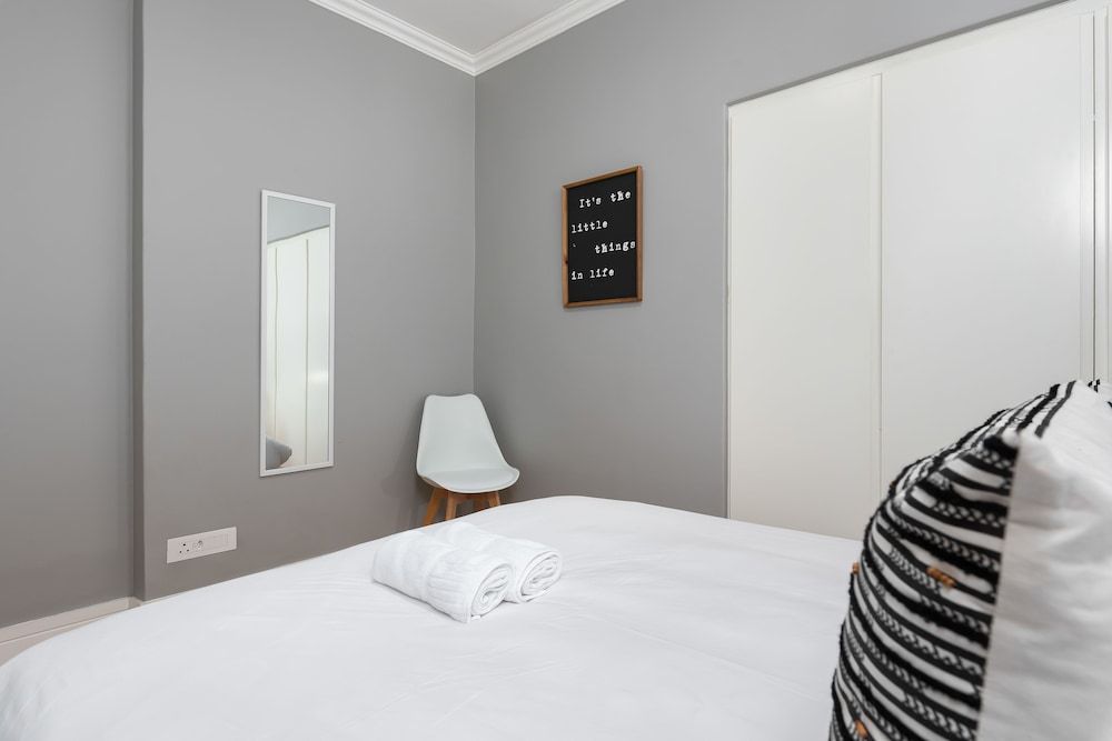 Warwick Mansions 8 Premier Apartment 10