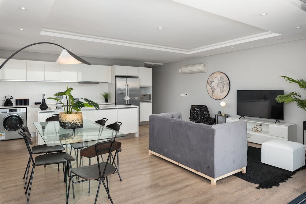 undefined Warwick 401 - Adults Only 10