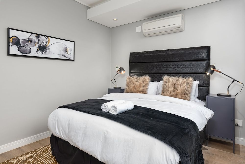 undefined Warwick 401 - Adults Only 7