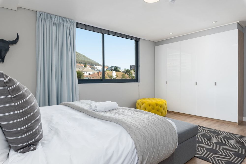 undefined Warwick 401 - Adults Only