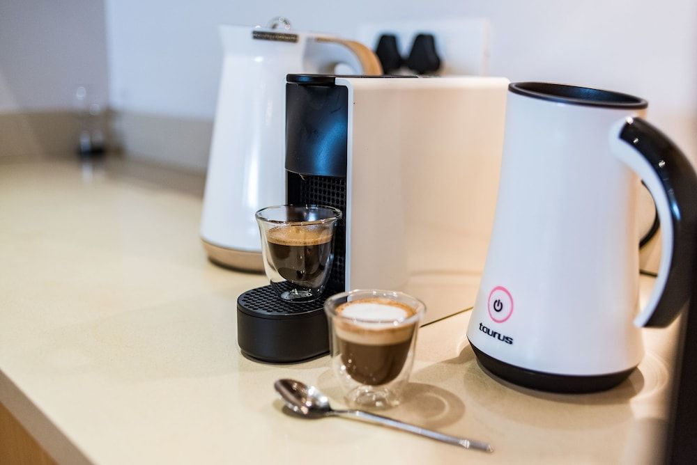 205 Pembroke Classic Apartment 16