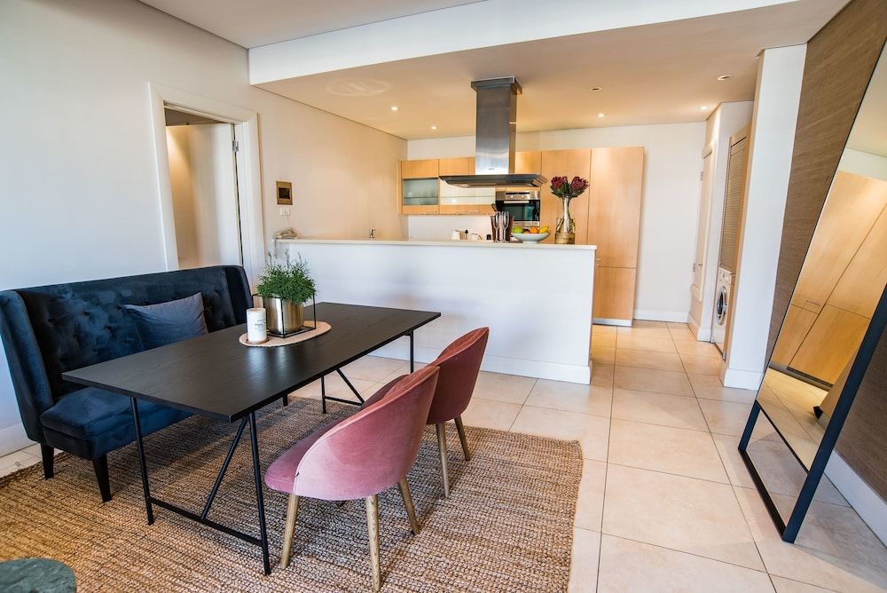 205 Pembroke Classic Apartment 11