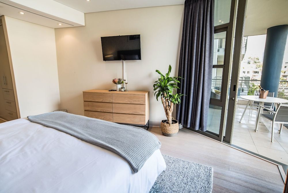 205 Pembroke Classic Apartment 2