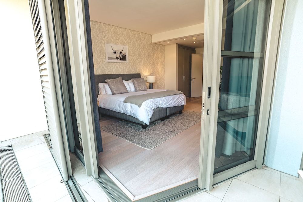 205 Pembroke Classic Apartment 8