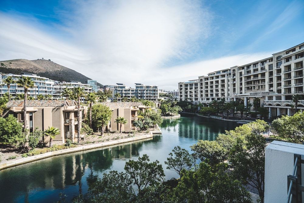 205 Pembroke Classic Apartment 36