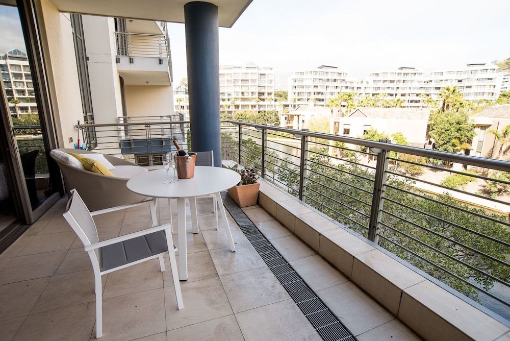 205 Pembroke Classic Apartment 30