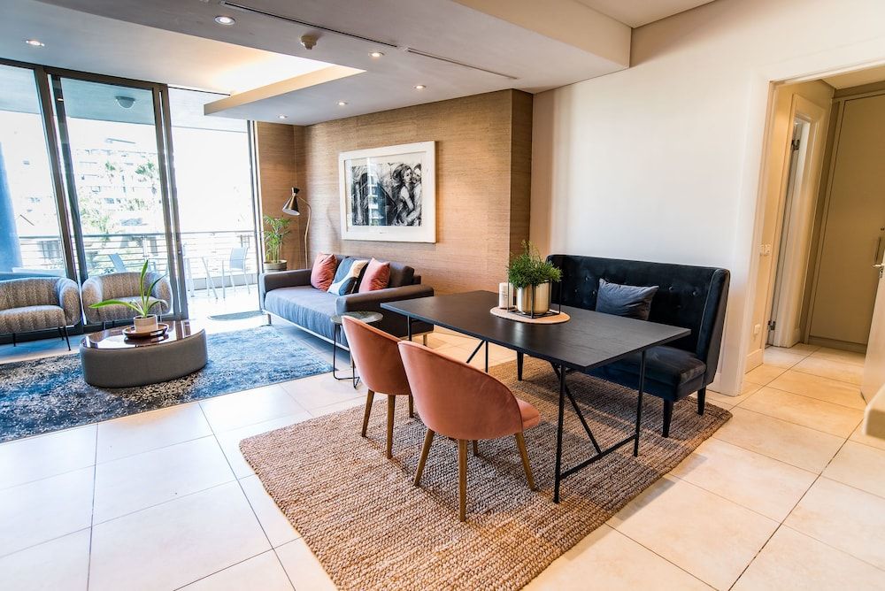 205 Pembroke Classic Apartment 10