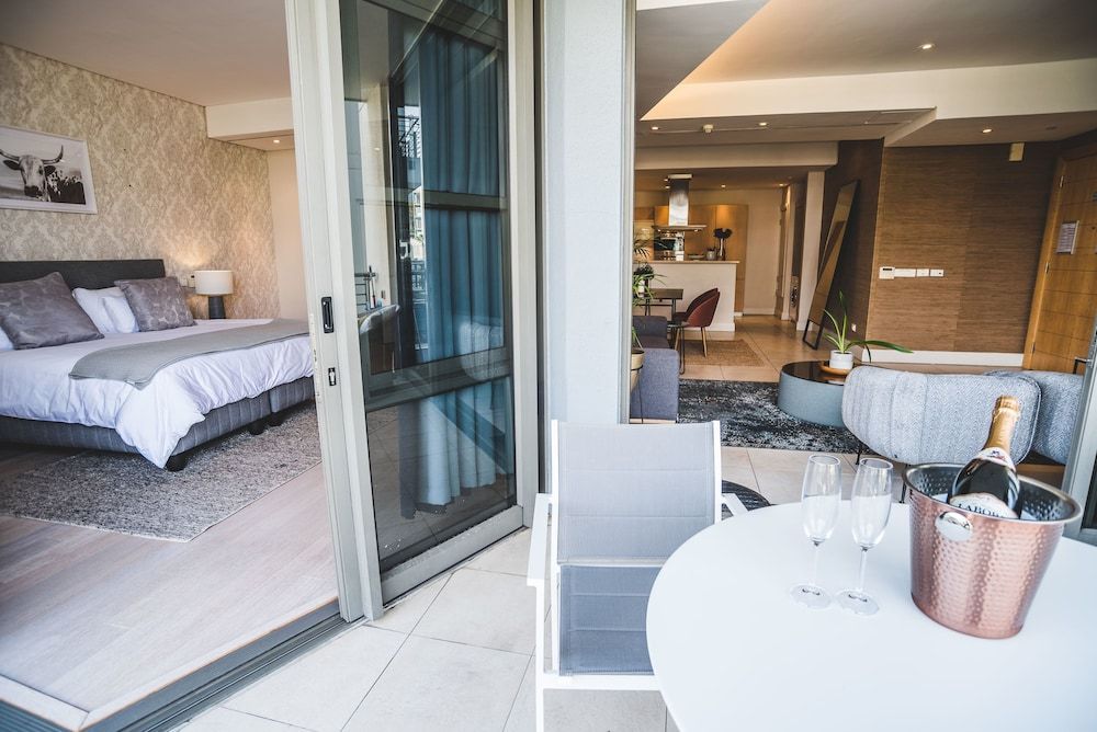 205 Pembroke Classic Apartment 31