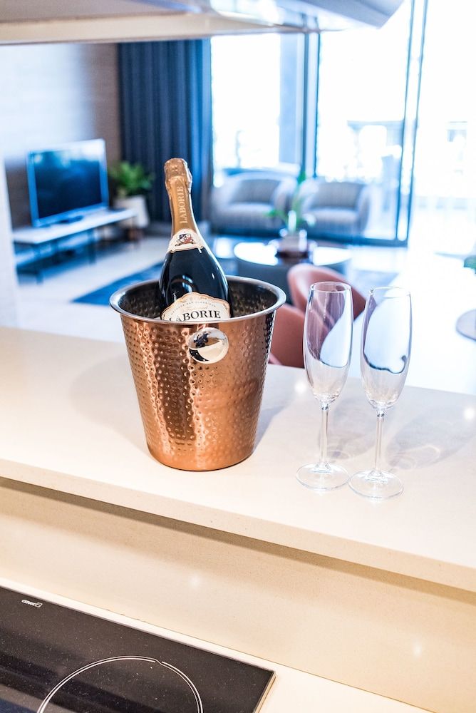 205 Pembroke Classic Apartment 18